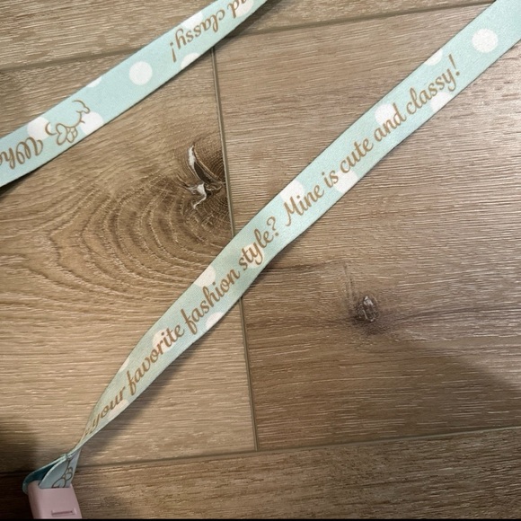 Minnie Mouse Popcorn Bucket - Picture 8 of 8